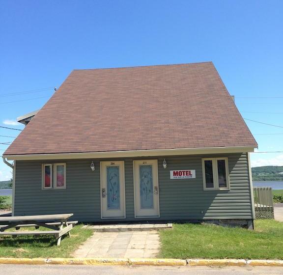 Motel Bellevue | Sainte Anne de Beaupre | Quebec | Canada 15