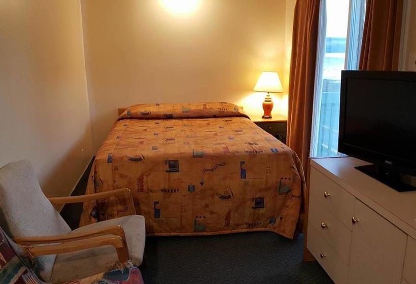 Motel Bellevue | Sainte Anne de Beaupre | Quebec | Canada 3