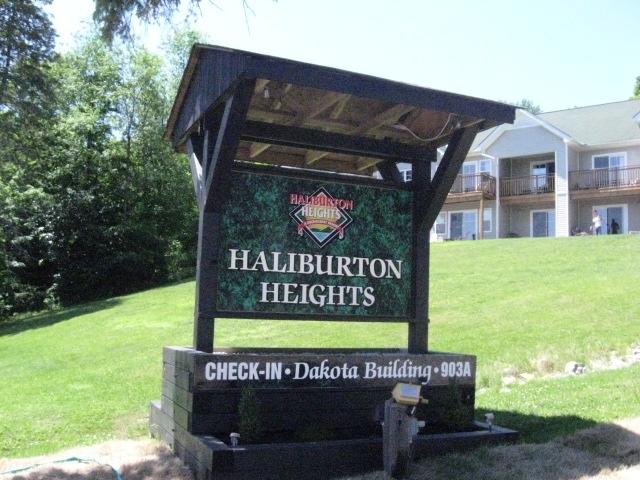 Hotel Getaways At Haliburton Heights | Haliburton | Ontario | Canada 1