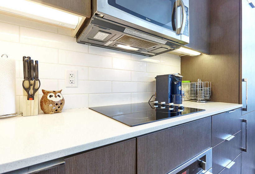 Pinnacle Suites - Trendy 2-story Loft | Toronto | Ontario | Canada 11