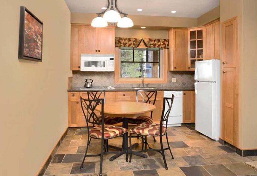 Resort Patricia Lake Bungalows | Jasper | Alberta | Canada 16