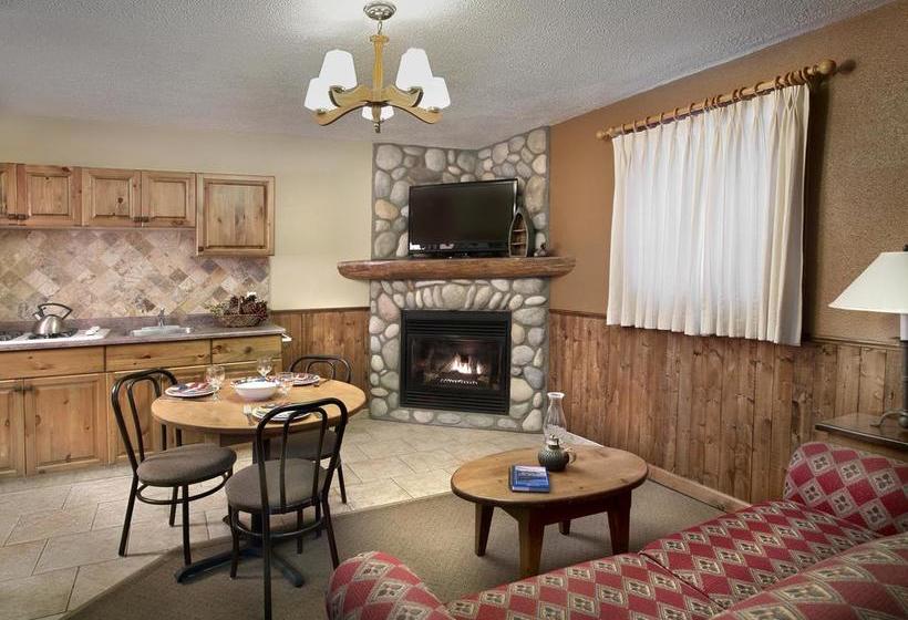 Resort Patricia Lake Bungalows | Jasper | Alberta | Canada 19