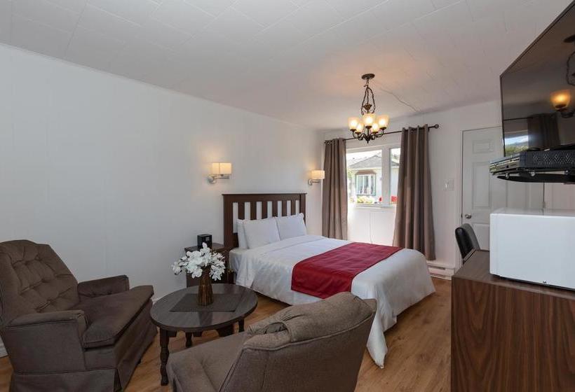 Motel Au Fleuve D Argent | Riviere du Loup | Quebec | Canada 10