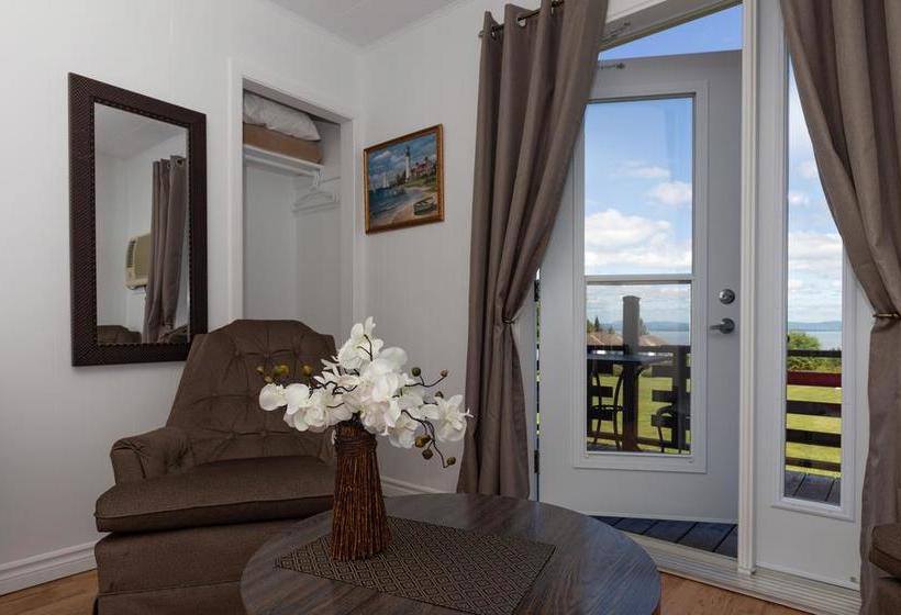 Motel Au Fleuve D Argent | Riviere du Loup | Quebec | Canada 11