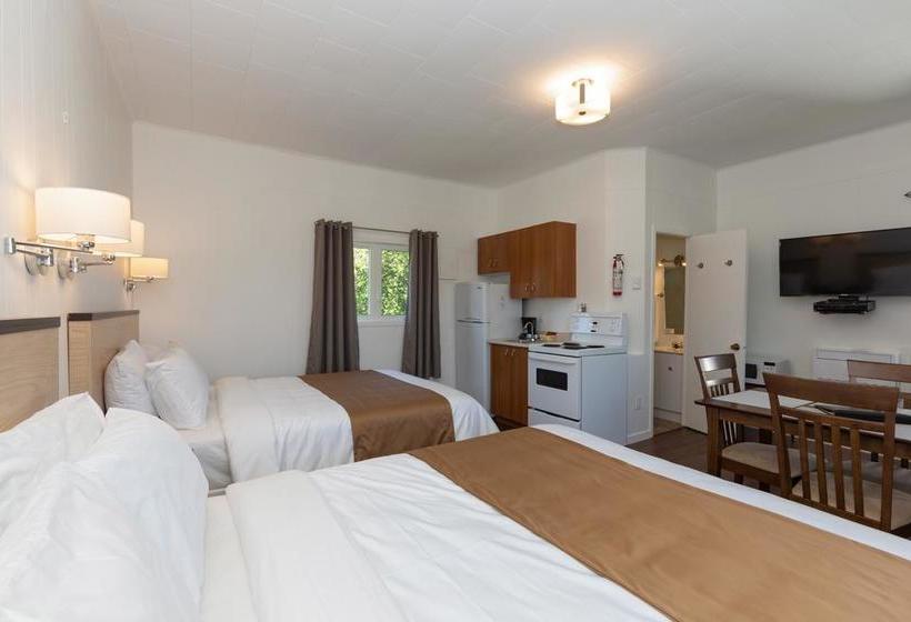 Motel Au Fleuve D Argent | Riviere du Loup | Quebec | Canada 13