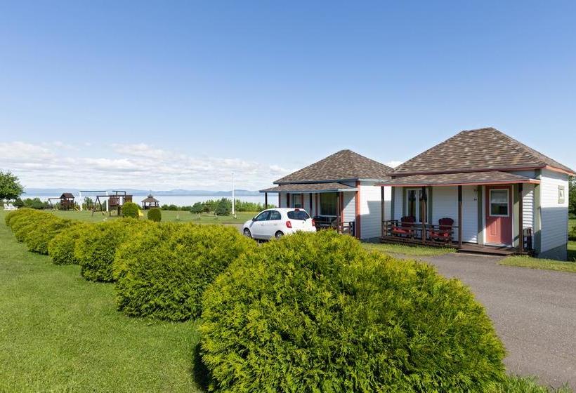 Motel Au Fleuve D Argent | Riviere du Loup | Quebec | Canada 18