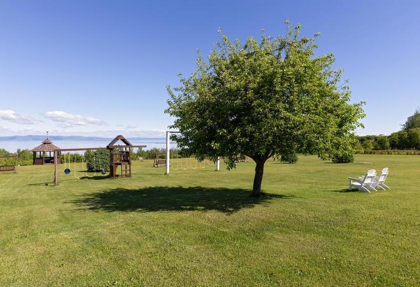 Motel Au Fleuve D Argent | Riviere du Loup | Quebec | Canada 19