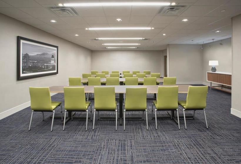 Hotel Holiday Inn Express & Suites Kelowna - East | Kelowna | British Columbia | Canada 13