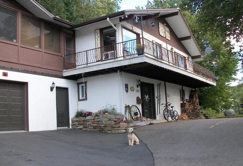 Au Beau Soleil Bed & Breakfast | Mont Tremblant | Quebec | Canada 18