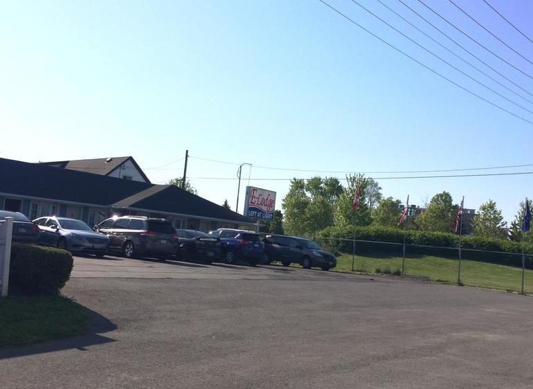 Motel Elodge Near The Falls | Niagara Falls | Ontario | Canada 4