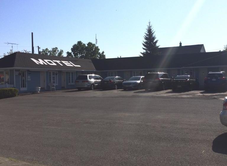 Motel Elodge Near The Falls | Niagara Falls | Ontario | Canada 5