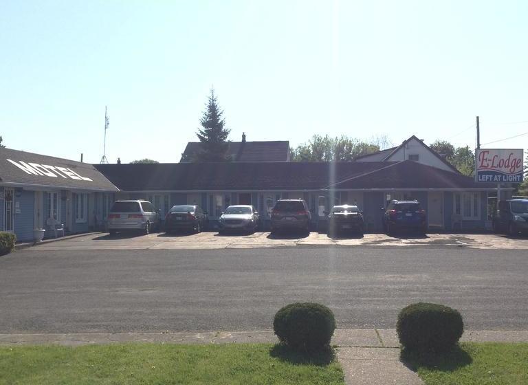 Motel Elodge Near The Falls | Niagara Falls | Ontario | Canada 7