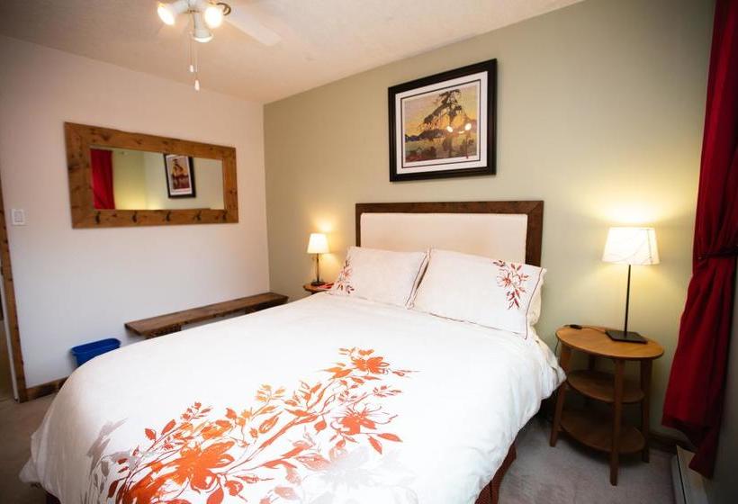 Alpenrose Revelstoke Bed & Breakfast | Revelstoke | British Columbia | Canada 11