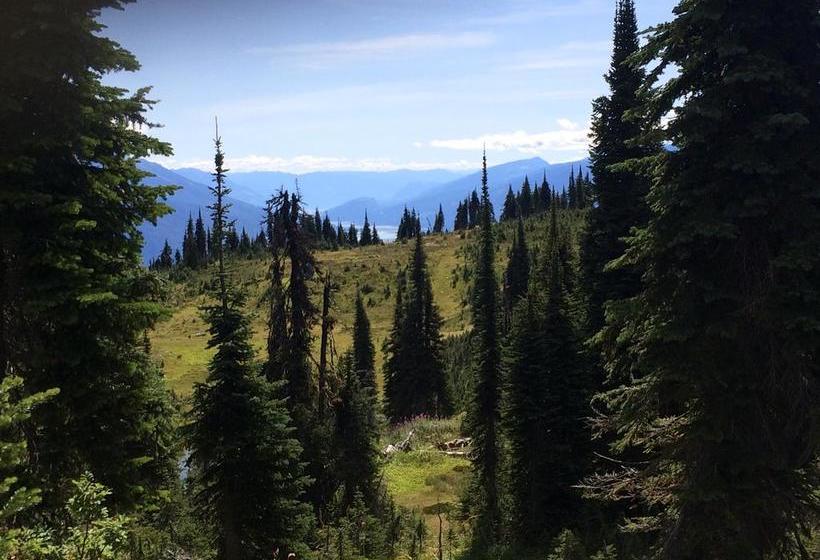 Alpenrose Revelstoke Bed & Breakfast | Revelstoke | British Columbia | Canada 3