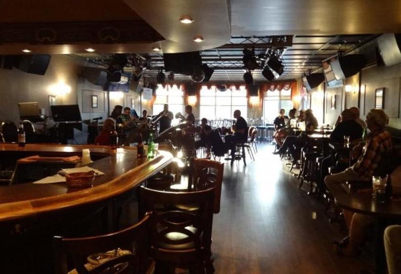 Hotel Le Williams | Asbestos | Quebec | Canada 3