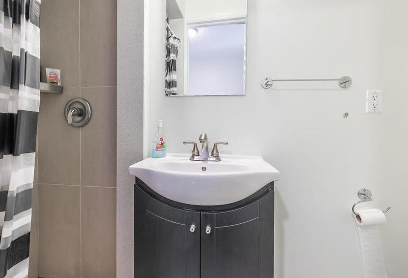 Inn Elevate Rooms Yiju Guest House | Toronto | Ontario | Canada 4