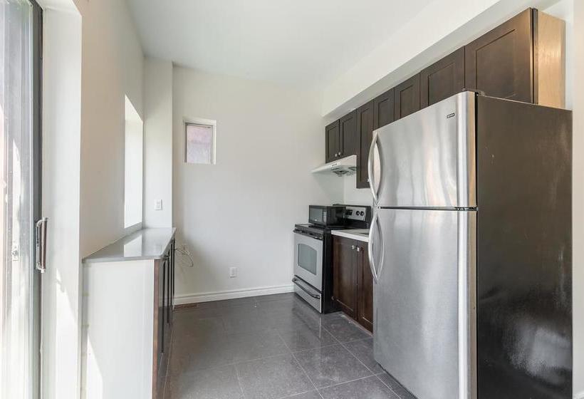 Inn Elevate Rooms Yiju Guest House | Toronto | Ontario | Canada 5