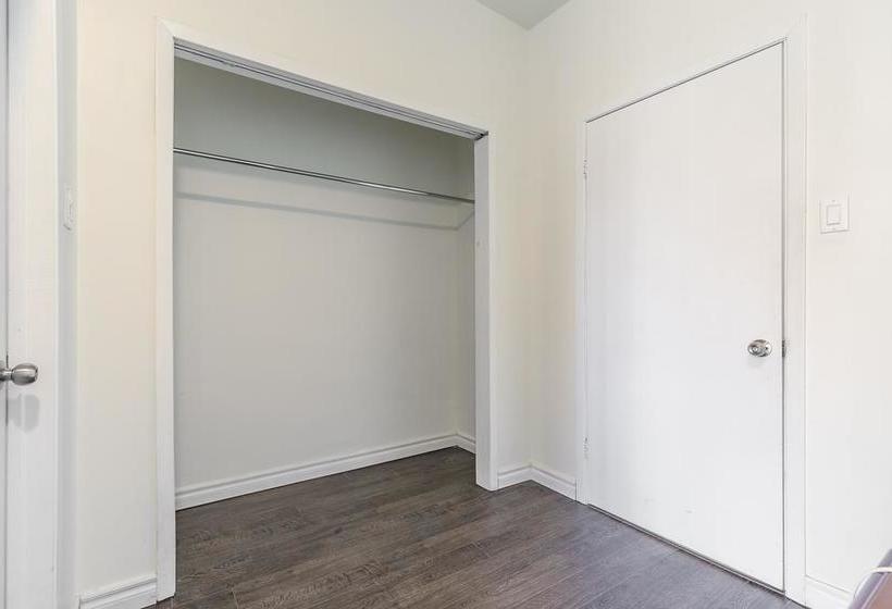 Inn Elevate Rooms Yiju Guest House | Toronto | Ontario | Canada 7