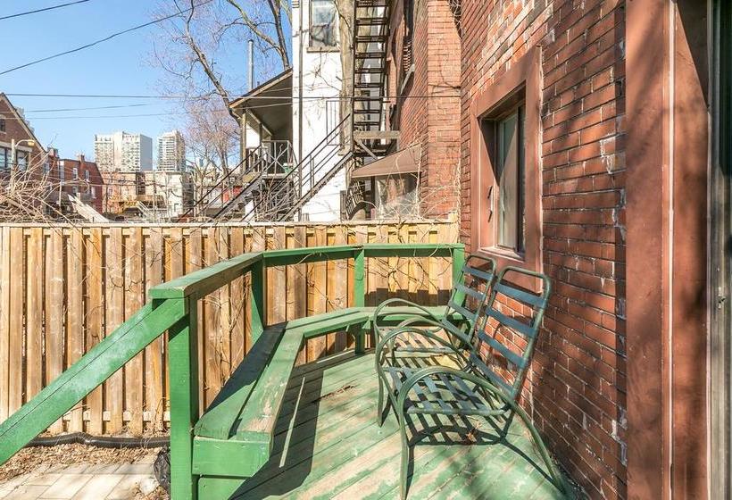 Inn Elevate Rooms Yiju Guest House | Toronto | Ontario | Canada 9