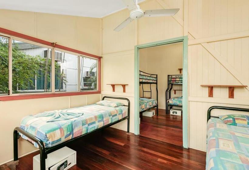 Hotel Travellers Oasis | Cairns | Queensland | Australia 1