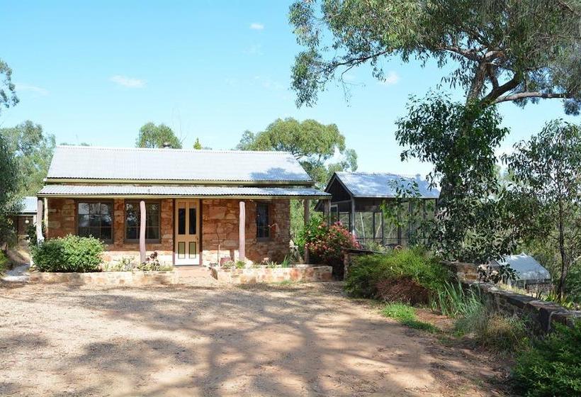 Trestrail Cottage B & B