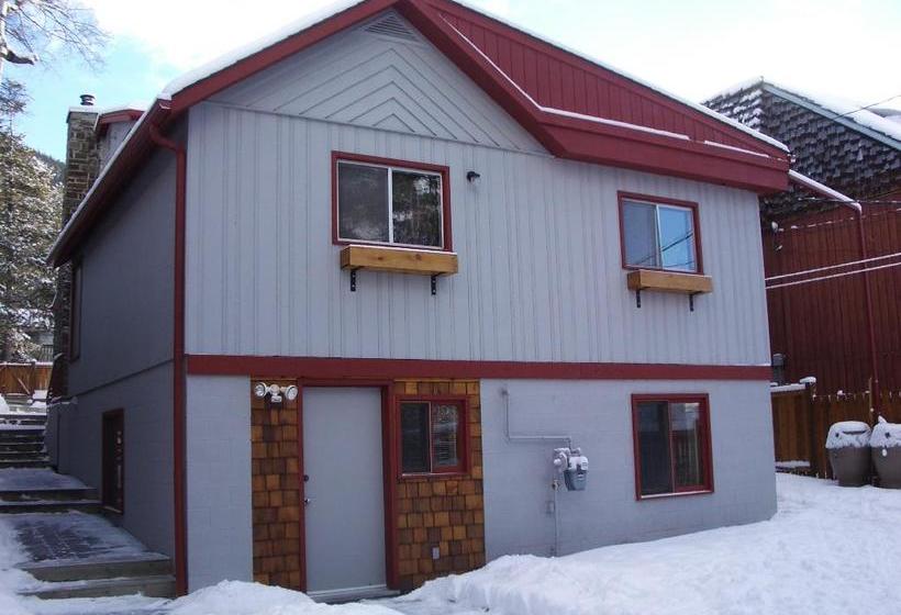 Cottage B&b | Banff | Alberta | Canada 13