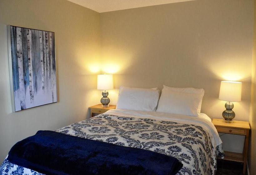 The Lighthouse Motel | Bowser | British Columbia | Canada 11