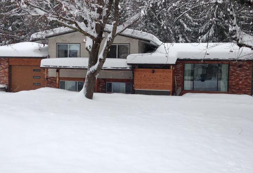 Bed and Breakfast Revelstoke Winterhouse