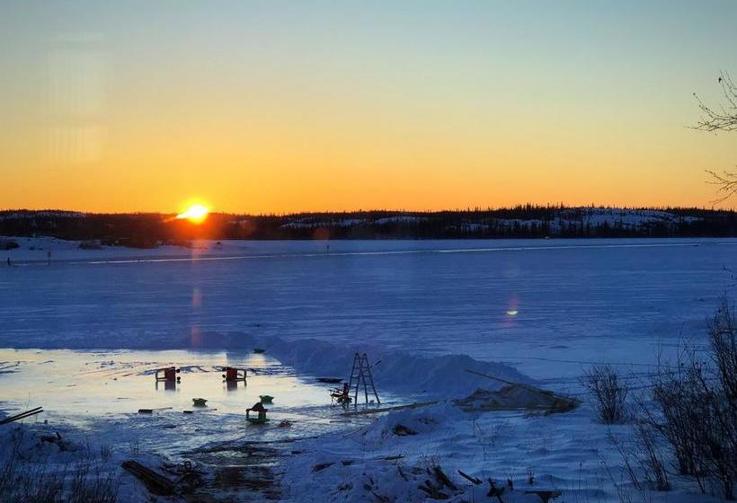 Bed and Breakfast Mabuhay Lakeside Manor | Yellowknife | Northwest Territories | Canada 15