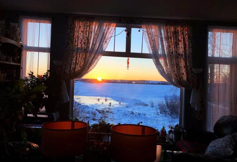 Bed and Breakfast Mabuhay Lakeside Manor | Yellowknife | Northwest Territories | Canada 16