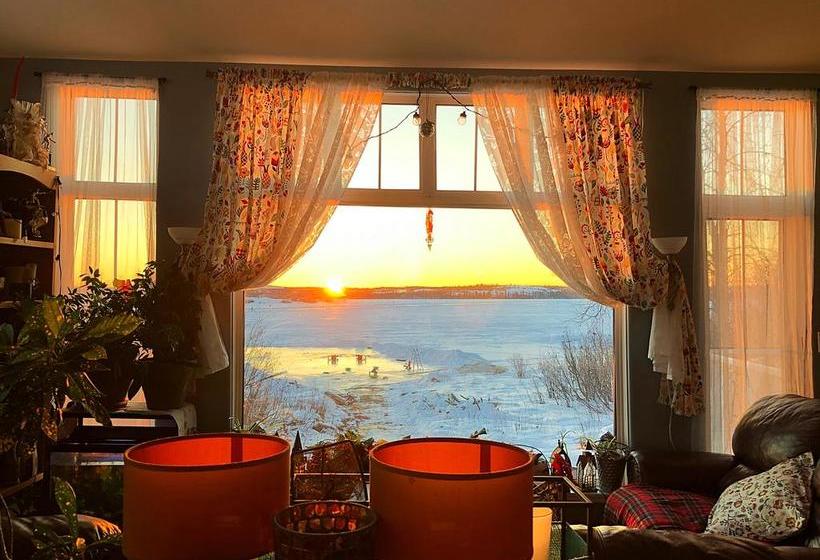 Bed and Breakfast Mabuhay Lakeside Manor | Yellowknife | Northwest Territories | Canada 17