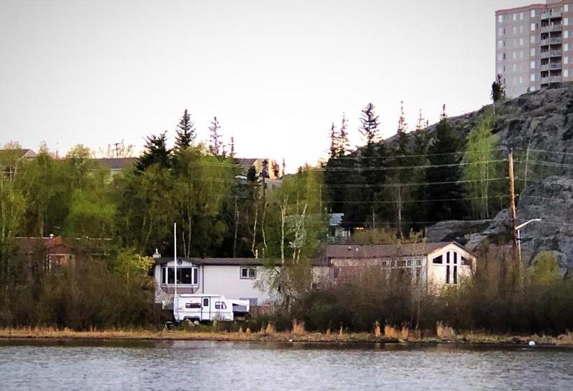 Bed and Breakfast Mabuhay Lakeside Manor | Yellowknife | Northwest Territories | Canada 8