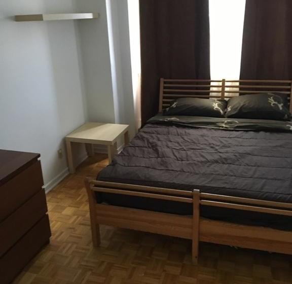 Bed and Breakfast Clean Room And Great Breakfast | Montreal | Quebec | Canada 6