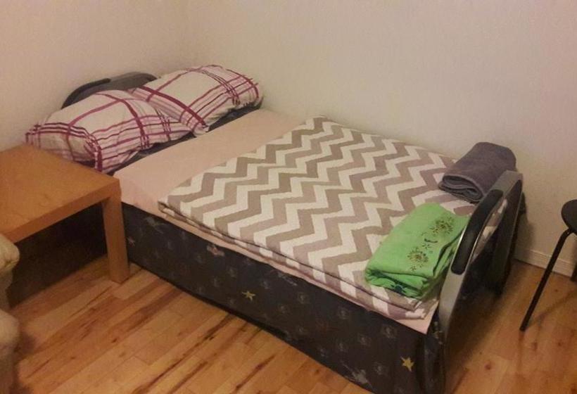 Bed and Breakfast Clean Room And Great Breakfast | Montreal | Quebec | Canada 7