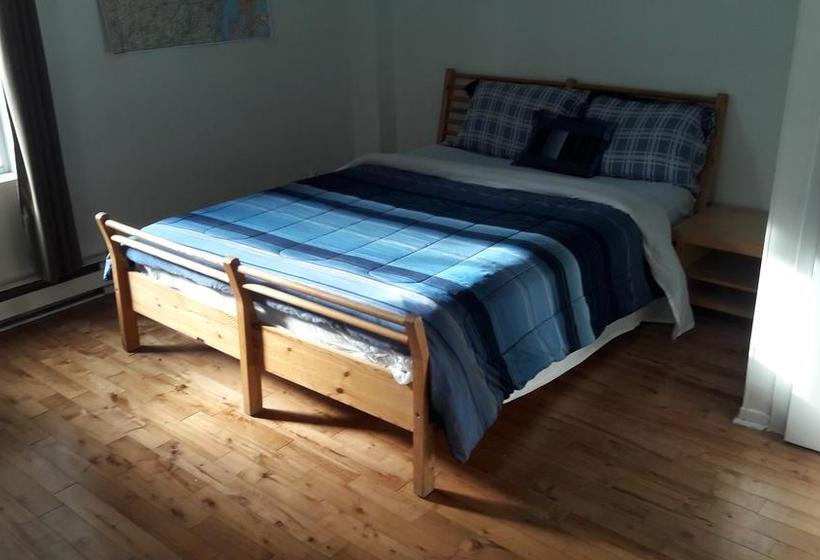 Bed and Breakfast Clean Room And Great Breakfast | Montreal | Quebec | Canada 8