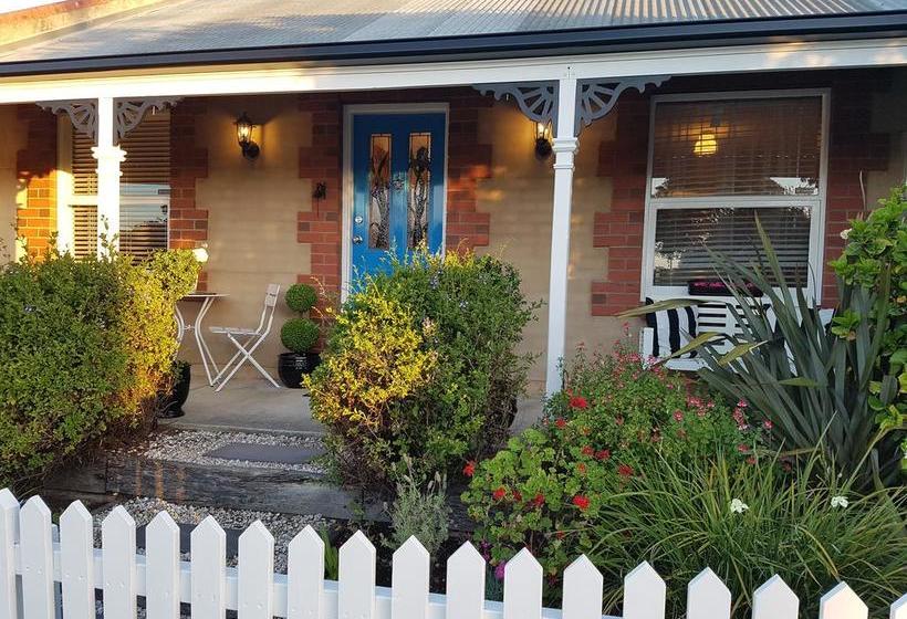 La Maison Riviere  The River House Bed & Breakfast