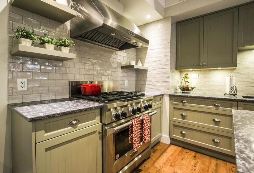 Kelowna Bed And Breakfast Ltd | Kelowna | British Columbia | Canada 15