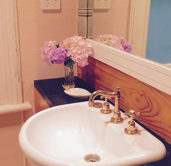 Wandering Geese Boutique Bed And Breakfast | Strahan | Tasmania | Australia 1