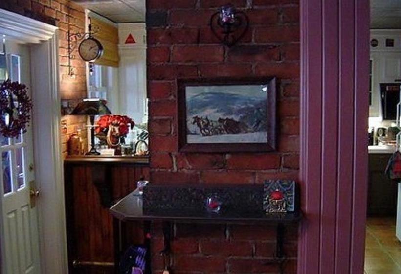 Bed and Breakfast Clydesdale House | Barrie | Ontario | Canada 10