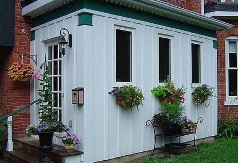 Bed and Breakfast Clydesdale House | Barrie | Ontario | Canada 2