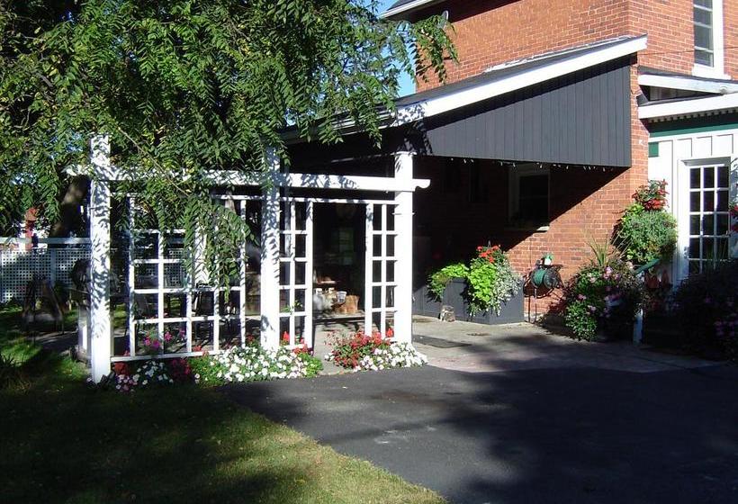 Bed and Breakfast Clydesdale House | Barrie | Ontario | Canada 3