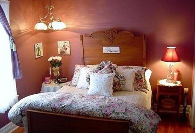 Bed and Breakfast Clydesdale House | Barrie | Ontario | Canada 4
