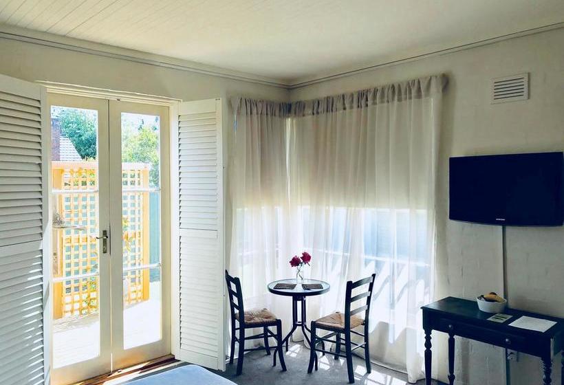 Bed and Breakfast A Trendy Brighton Jewel | Melbourne | Victoria | Australia 2