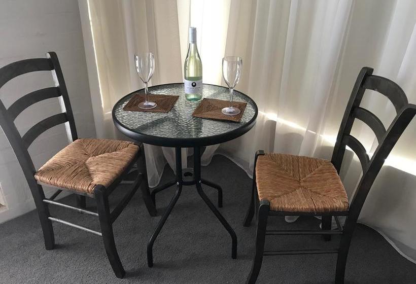 Bed and Breakfast A Trendy Brighton Jewel | Melbourne | Victoria | Australia 4