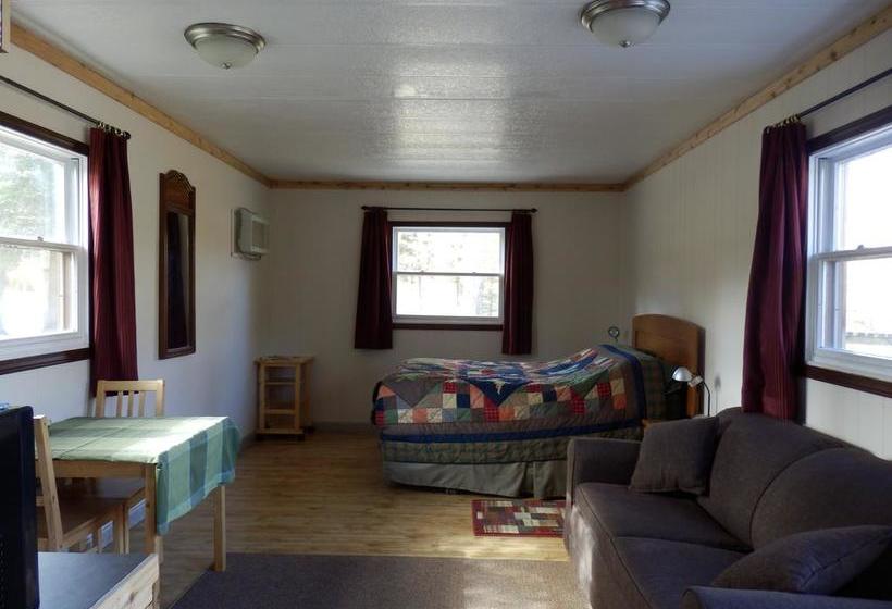 Bed and Breakfast Discovery Yukon Lodgings | Beaver Creek | Yukon Territory | Canada 13