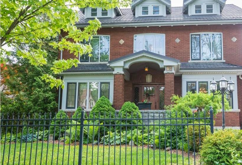 Bed and Breakfast Avonview Manor Ontario