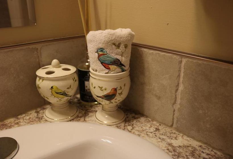 Busy Beaver B&b | Yellowknife | Northwest Territories | Canada 12