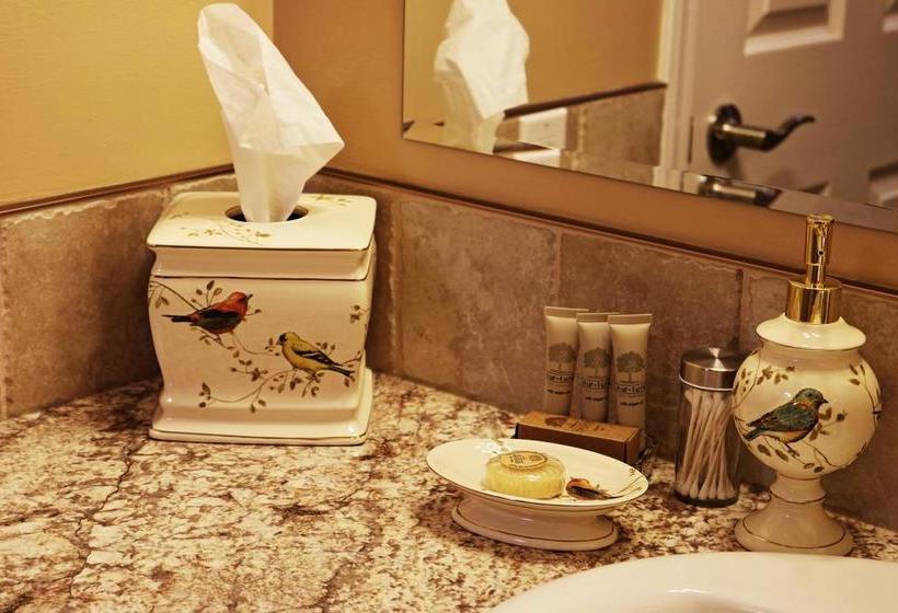 Busy Beaver B&b | Yellowknife | Northwest Territories | Canada 2