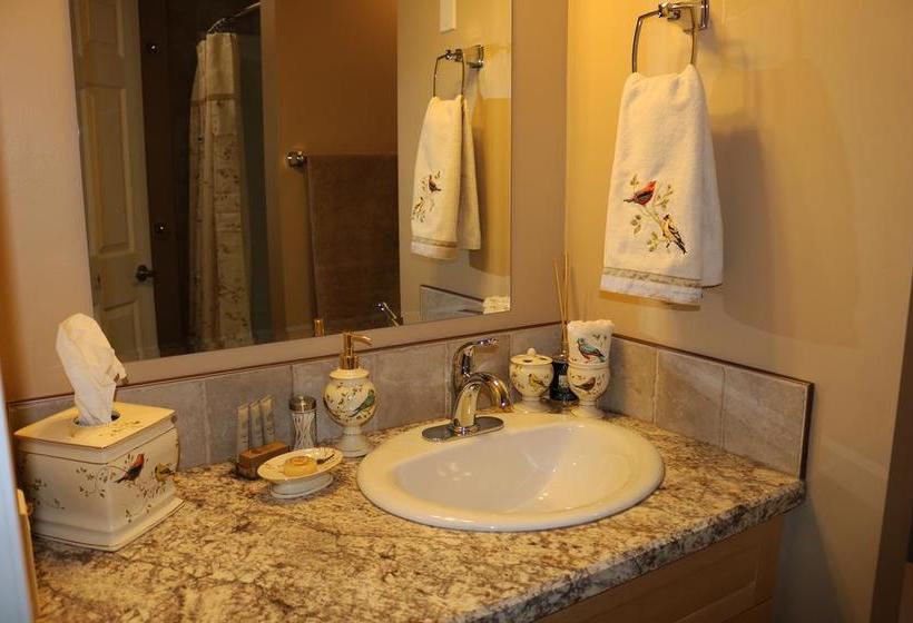 Busy Beaver B&b | Yellowknife | Northwest Territories | Canada 8