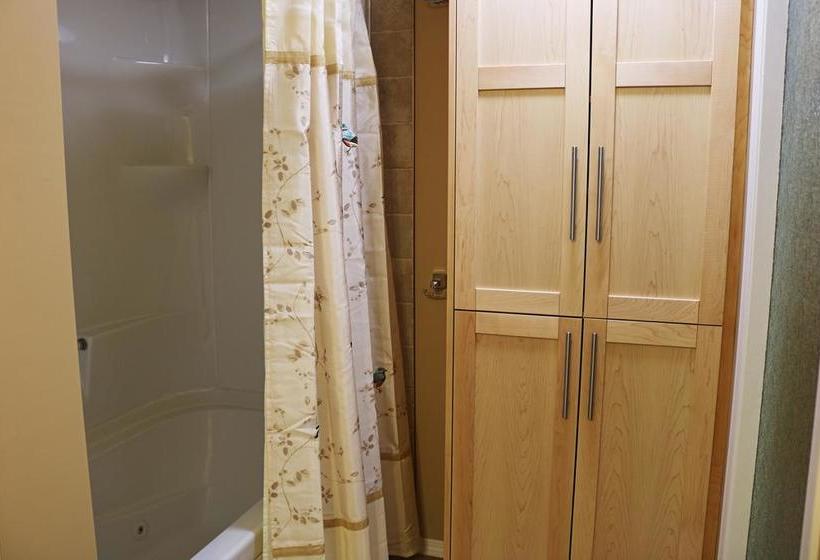 Busy Beaver B&b | Yellowknife | Northwest Territories | Canada 9